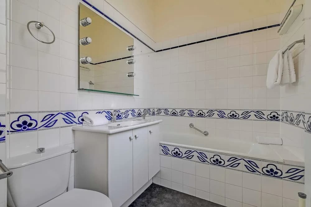 1bdr/2p Apt - Near Monceau et Arc de Triomphe - photo 8
