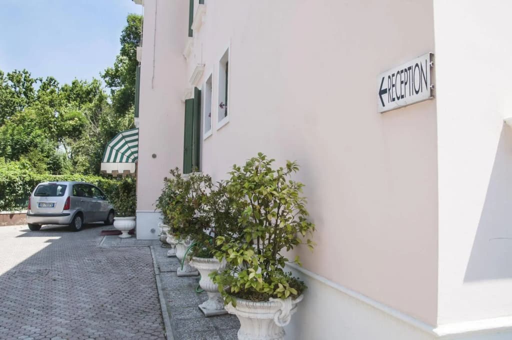Hotel Villa Serena - photo 1