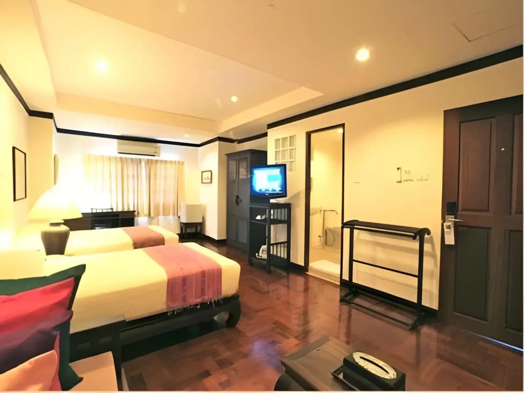 Cucumber Inn - photo 6