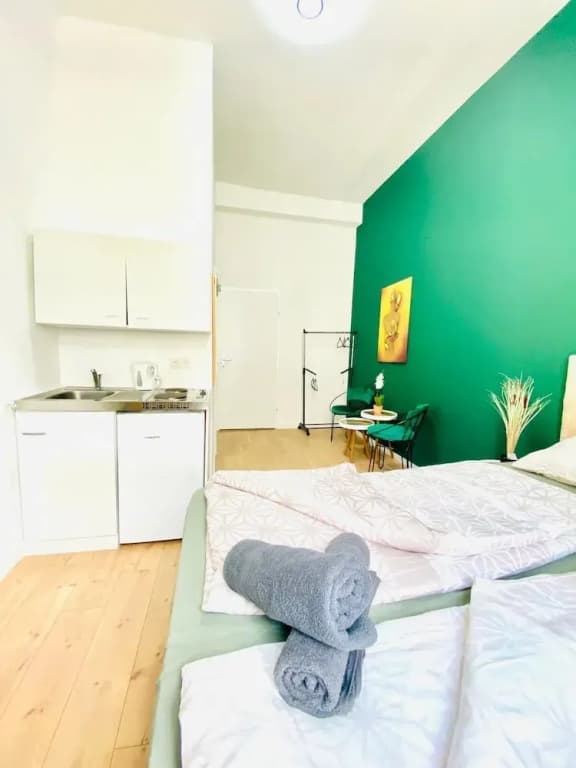 Spacious 8BR Apt with Terrace 16P - photo 1