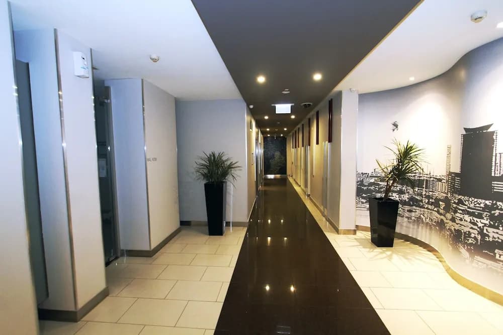 225 Melbourne Tower - photo 12