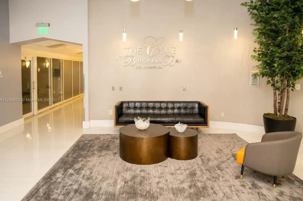 Modern Brickell Condo With Amazing Bay Views - photo 11