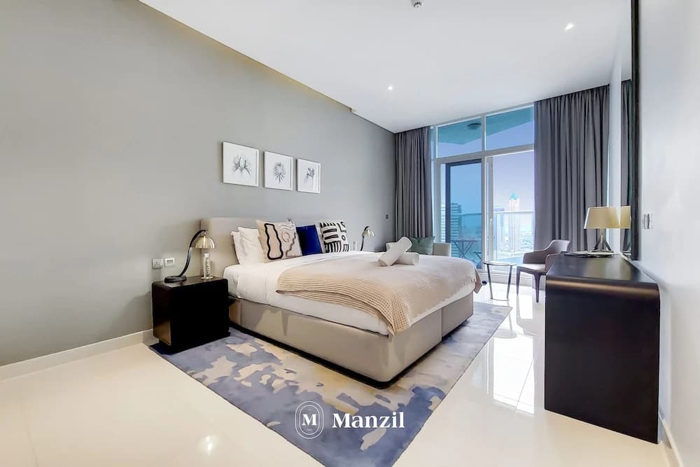 Manzil - 1BR in Business Bay w Burj & Canal Views - photo 2