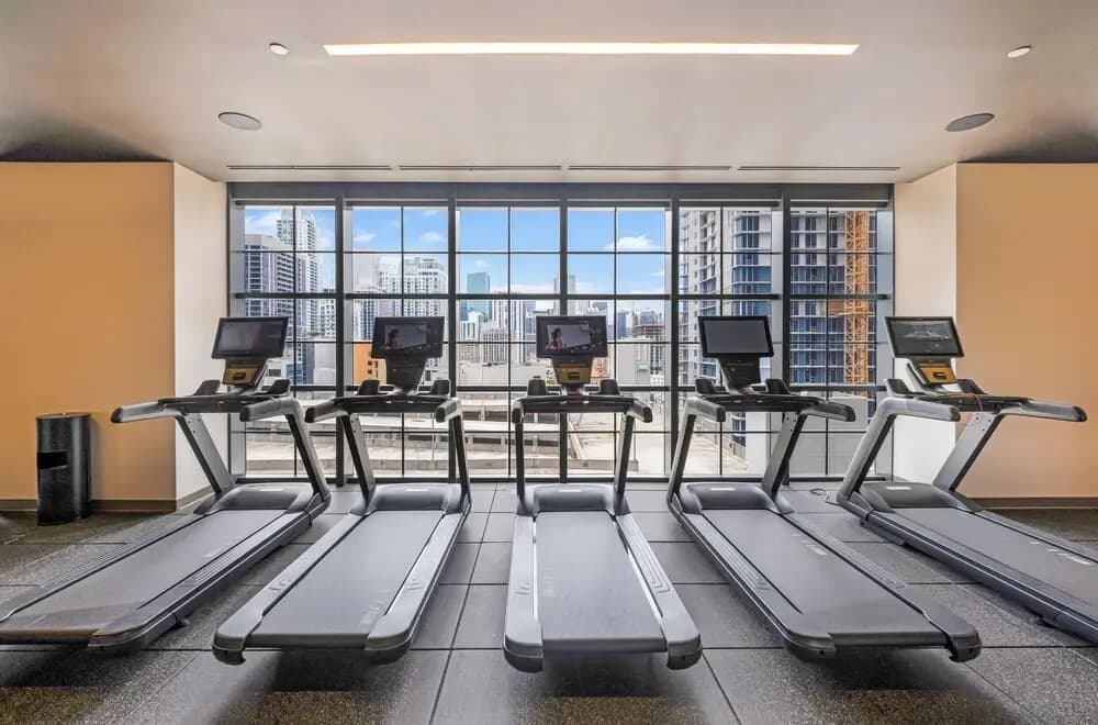 Downtown 1BR Apt with Skyline Views - photo 14