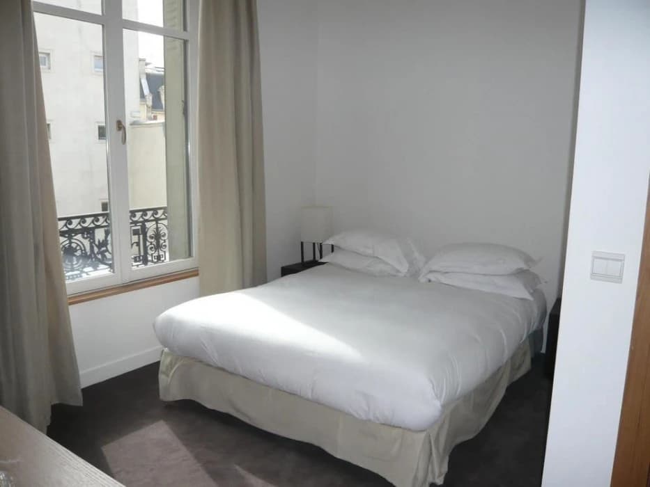 Bridgestreet Deluxe Residence Apartments - photo 5