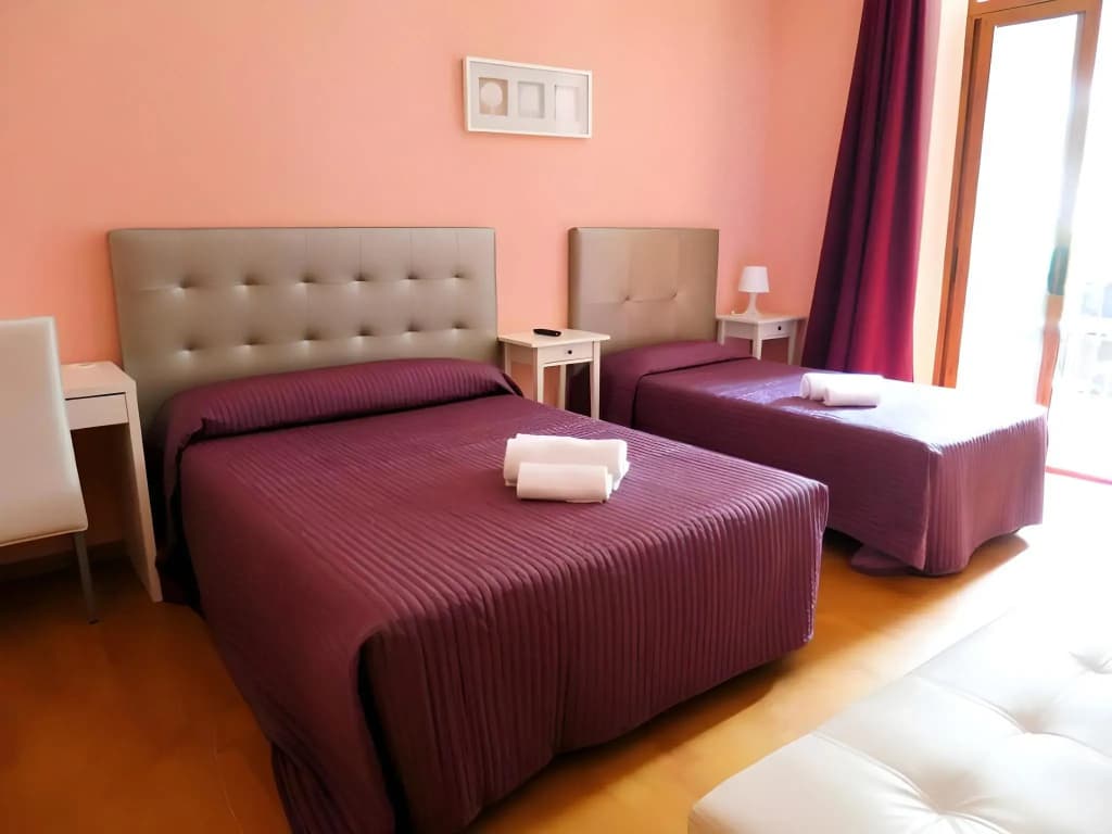 Hostal Balmes Centro - photo 18