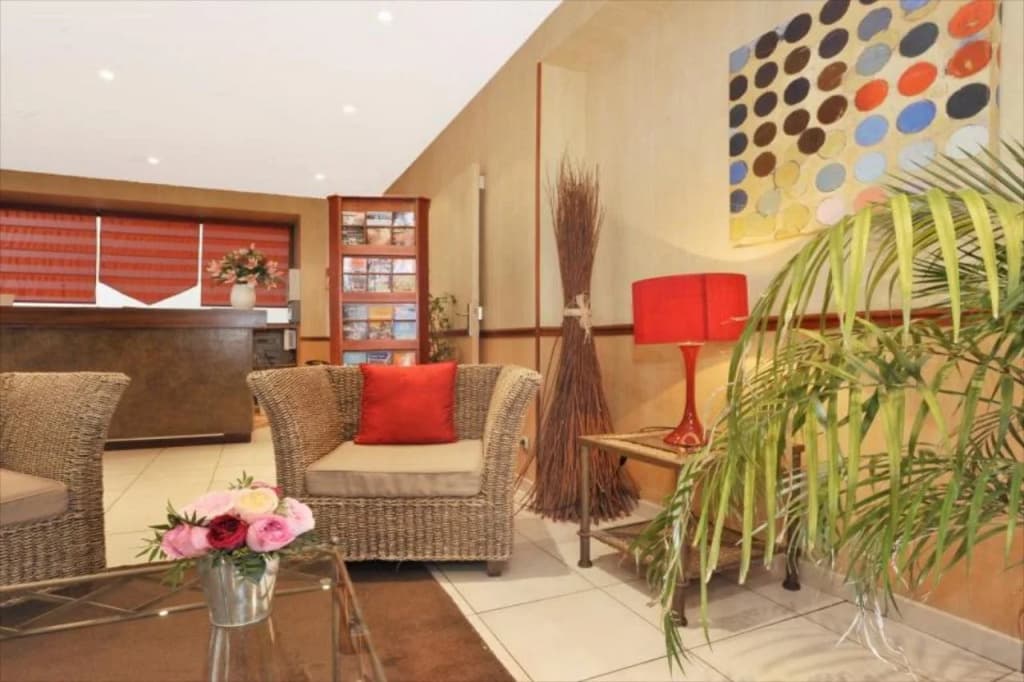 Hotel Carladez Cambronne - photo 13
