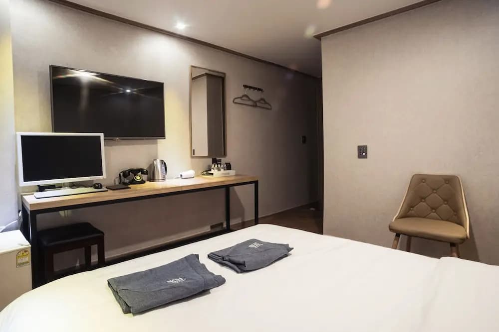 Hub Hotel - photo 4