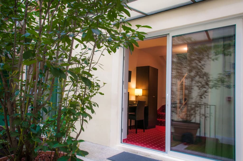 Hôtel Des Deux Avenues - photo 20