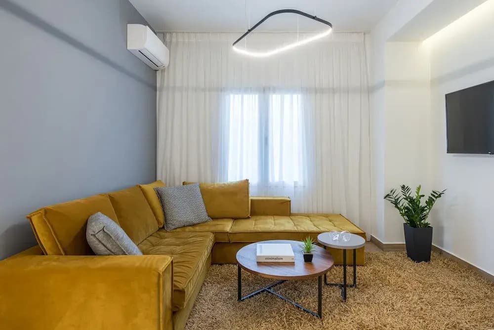 De Minimis - a Chic 3BR Downtown Apartment - photo 3
