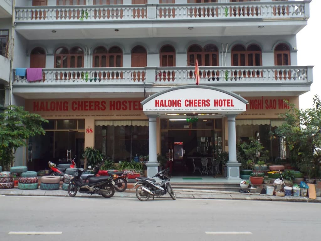 Halong Cheers Hotel - photo 1