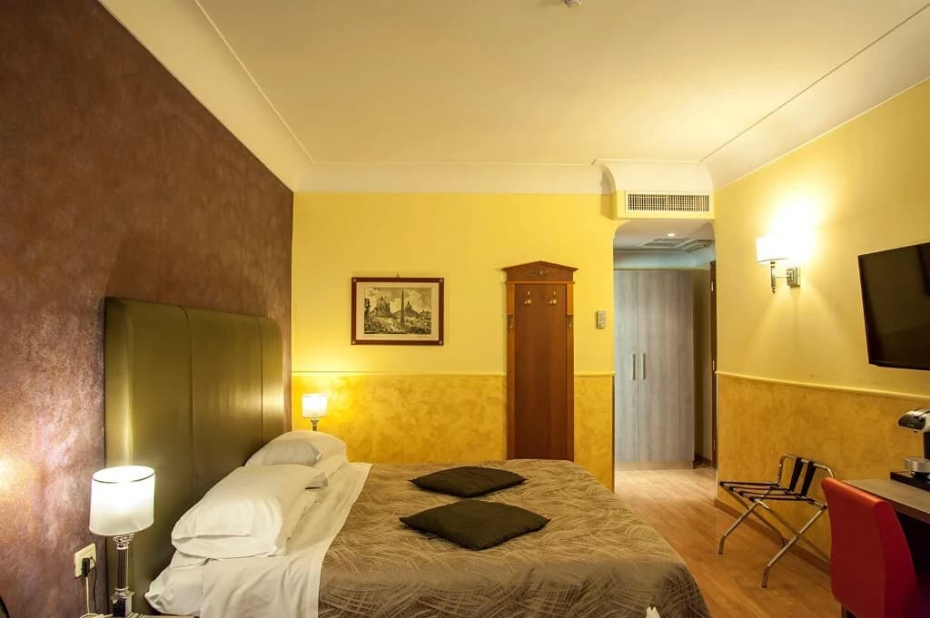 J Maluni City Hotel - photo 28