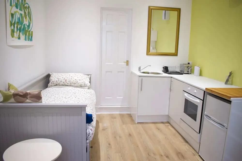 Comfortable Studio Apartment in Leith - photo 5