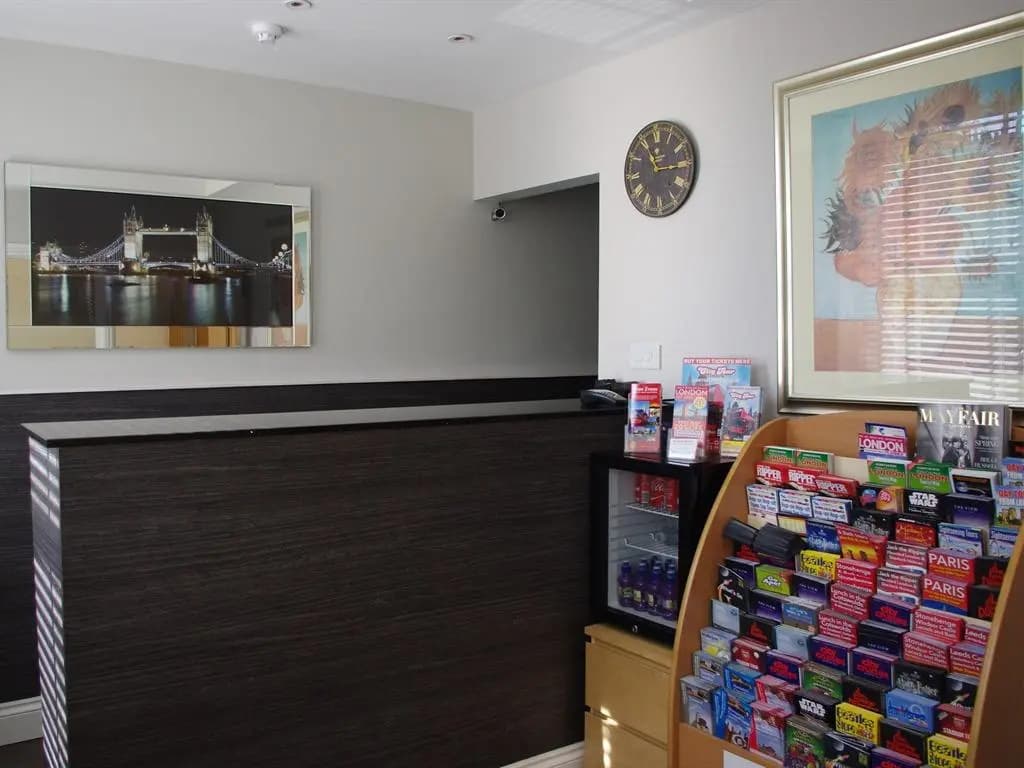 Astoria Hotel - photo 10