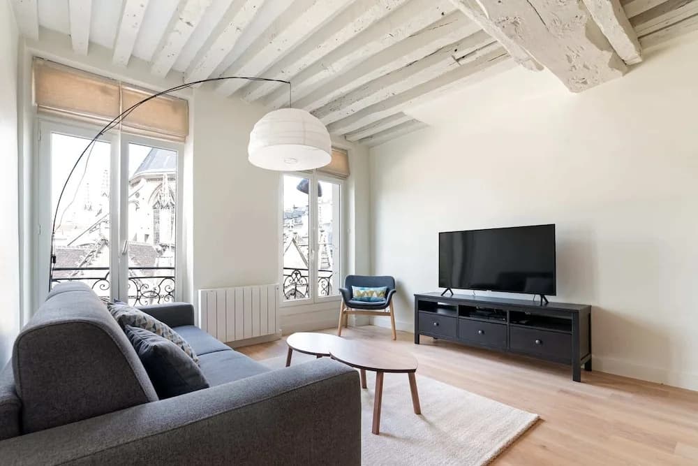 Bright and Modern Apt - 7 Mins to Notre Dame - photo 1
