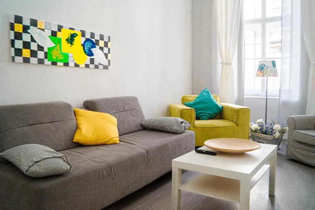 Central 2BR Apt. - Lovely for Long Stays - photo 5
