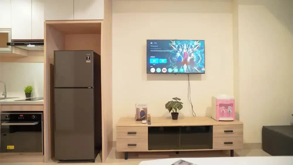 Spacious And Homey Studio At Cleon Park Apartment - photo 6