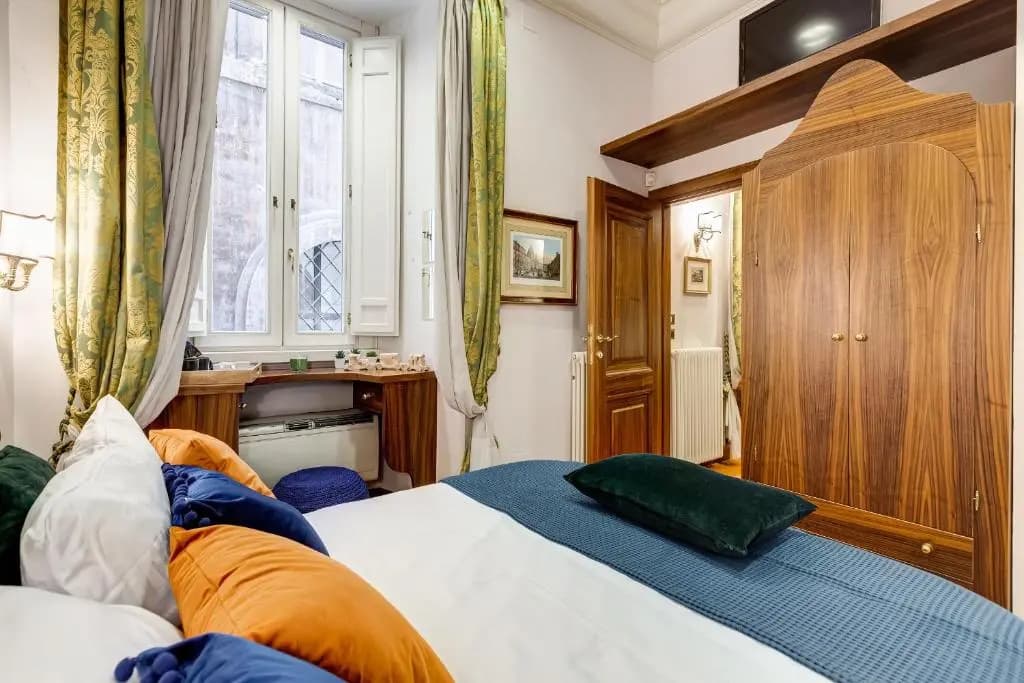 Pantheon Antique Suite - photo 1