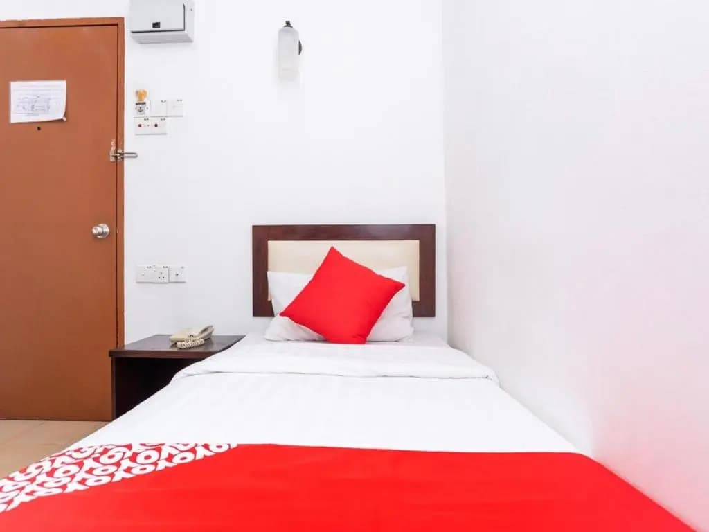 OYO 90742 I-home Hotel - photo 1