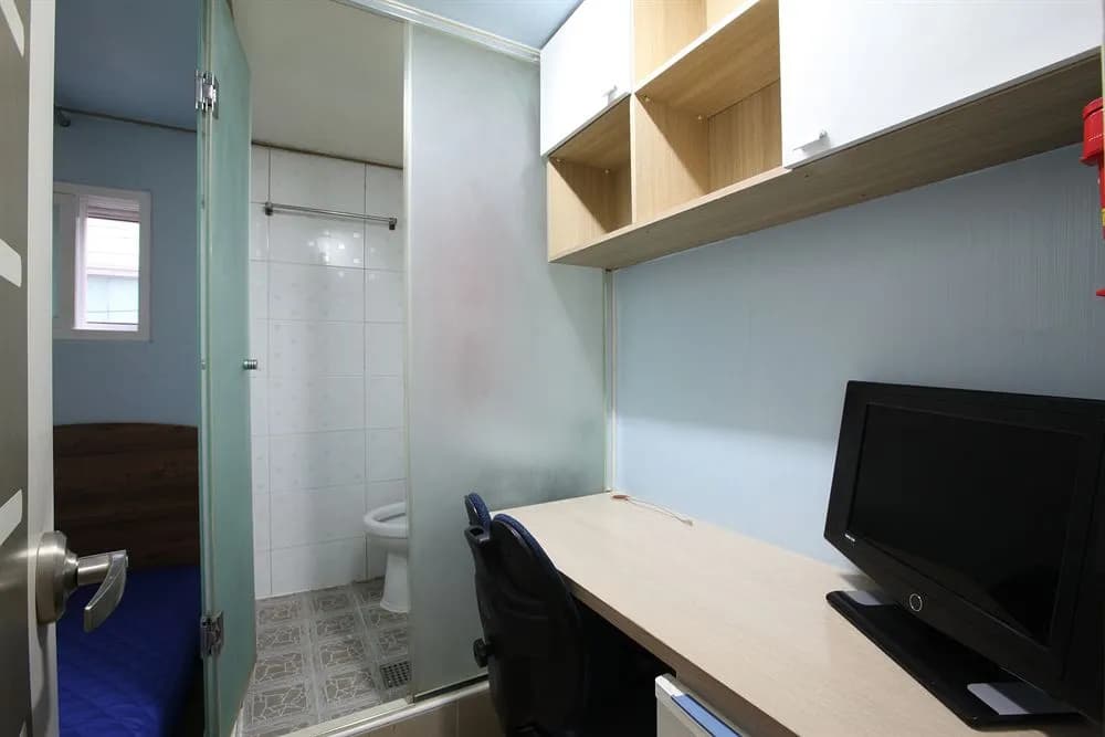 2 Residence - photo 1