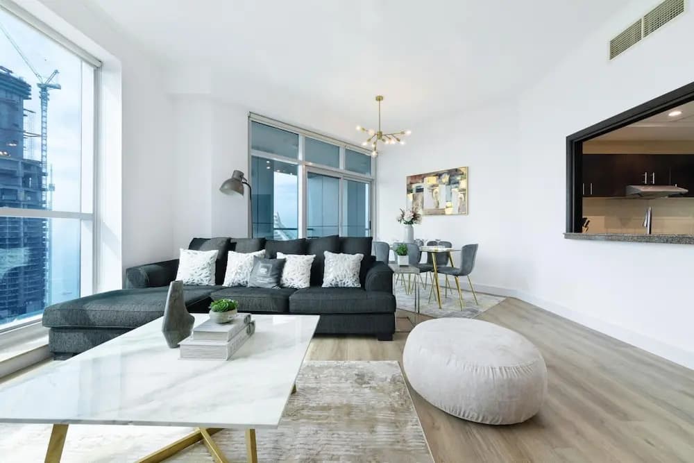 High-floor Trendy Apt w Marina Palm Ocean Vws - photo 9