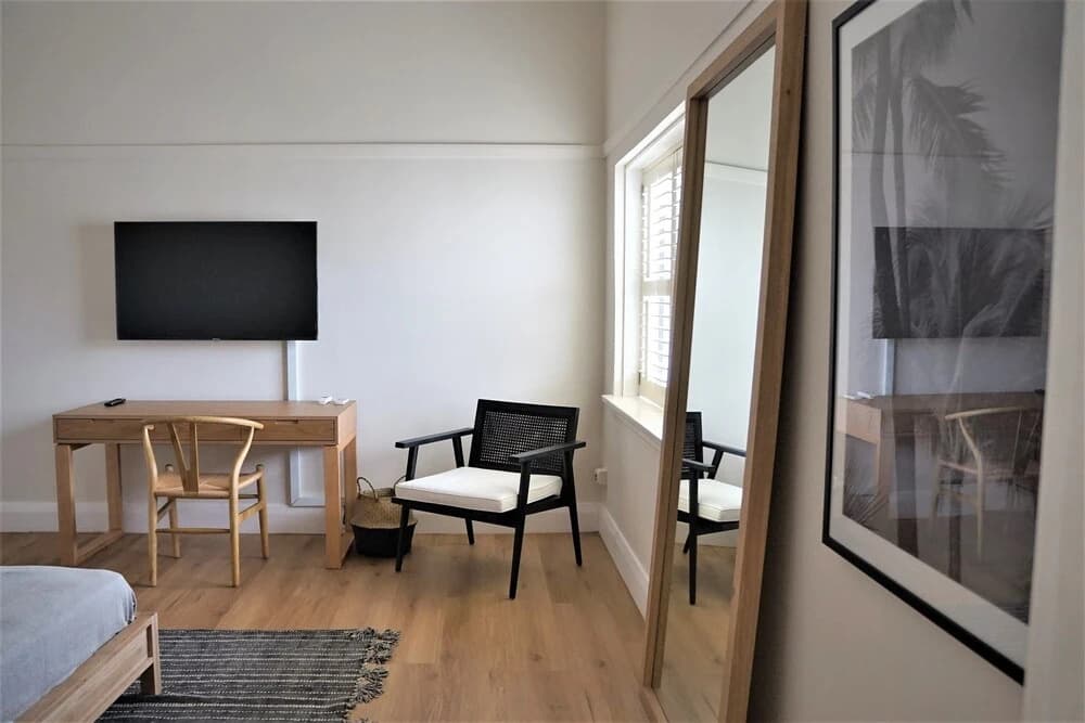 Harbord Beach Hotel - photo 4
