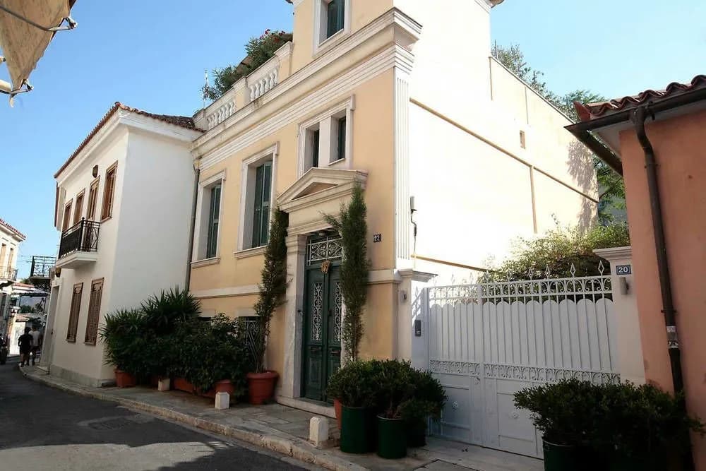 Unique neoclassical house under Acropolis - photo 1