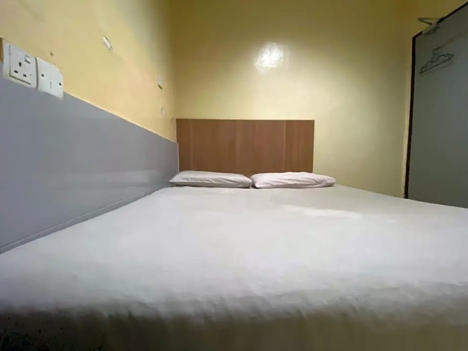 OYO 89760 Harmoni Inn Hotel - photo 7