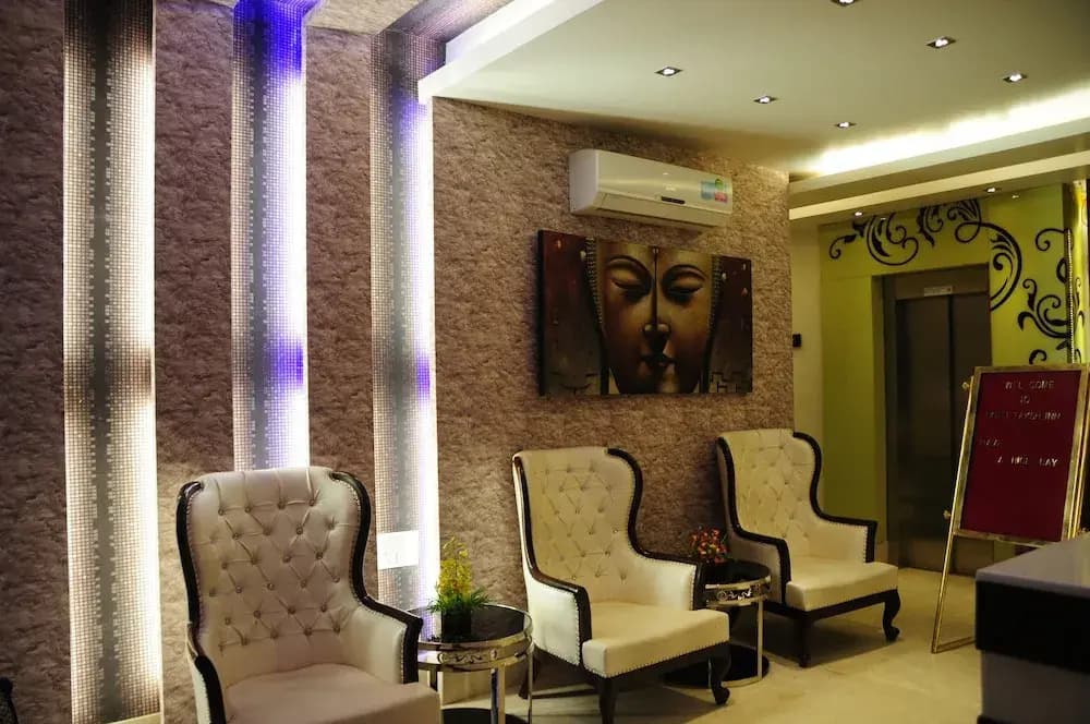 Hotel Taksh Inn - photo 2
