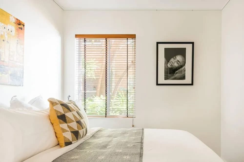 Waterfront Apartment Brimming With Inspirational Artwork - photo 4