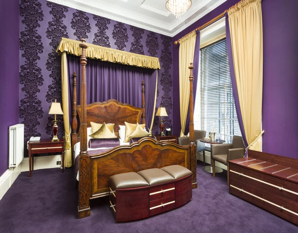 New Town Hotel - photo 4