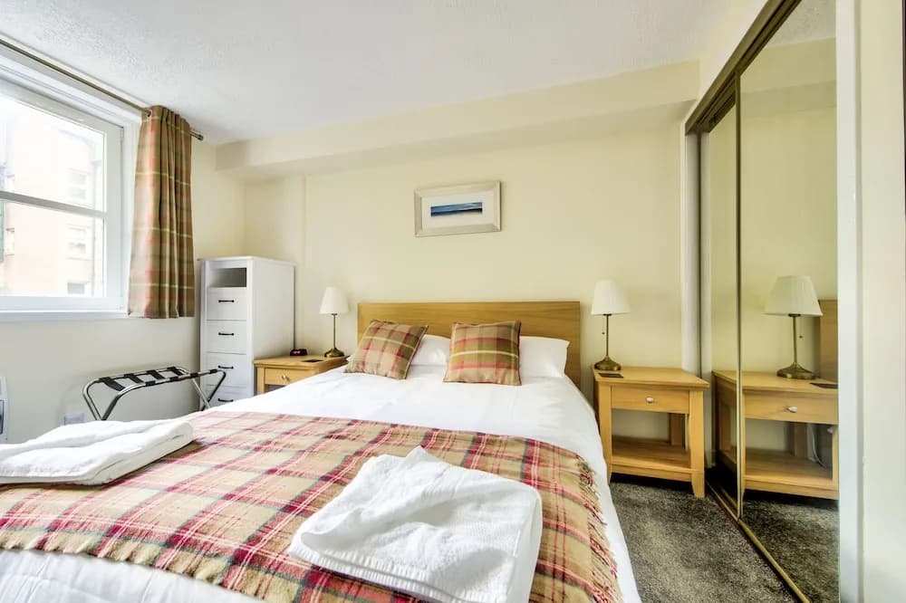 Charming Grassmarket Apartment with Castle View - photo 2