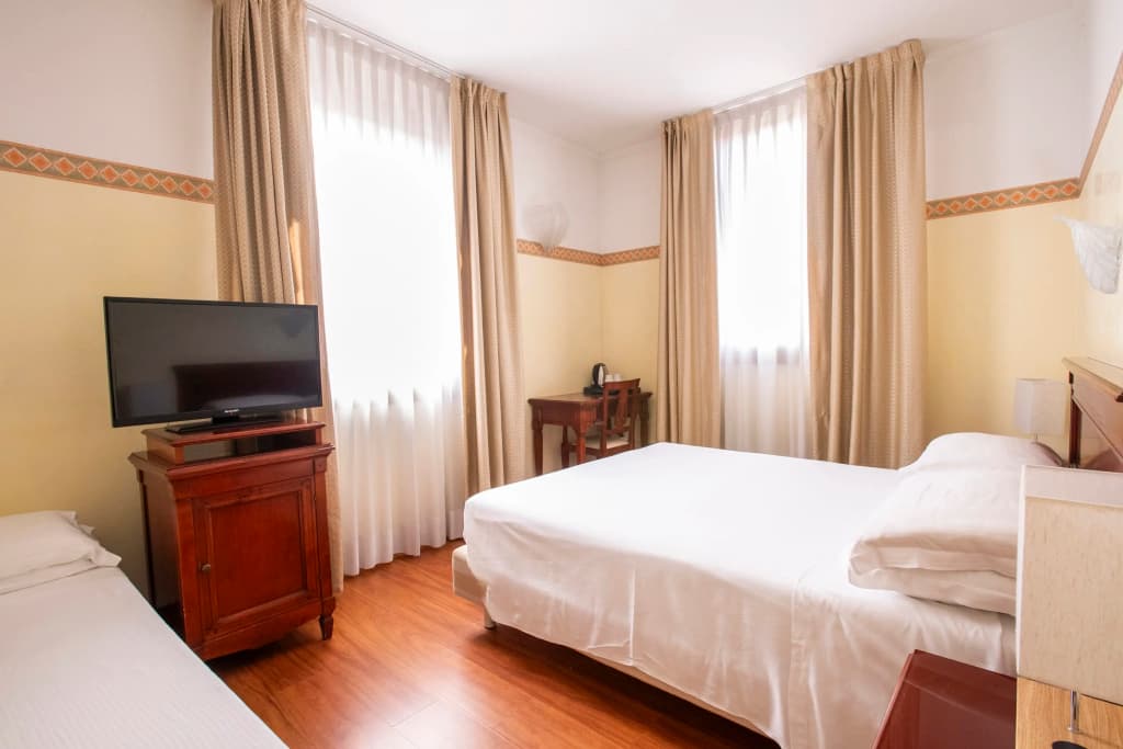 Russo Palace Hotel - photo 6