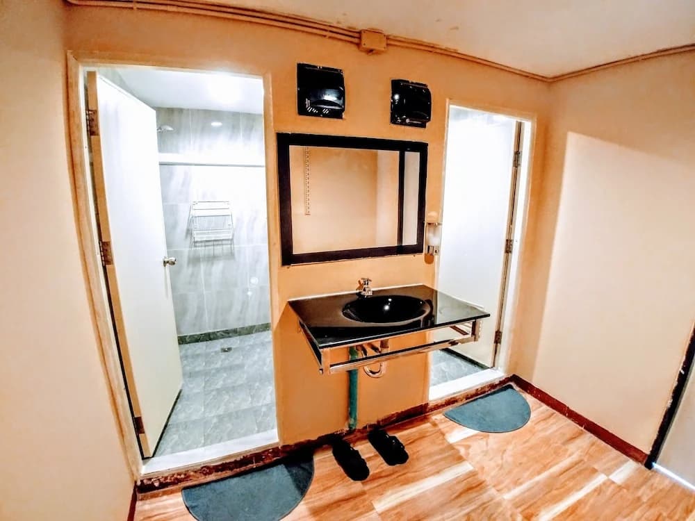 Zuzu Hostel - photo 2