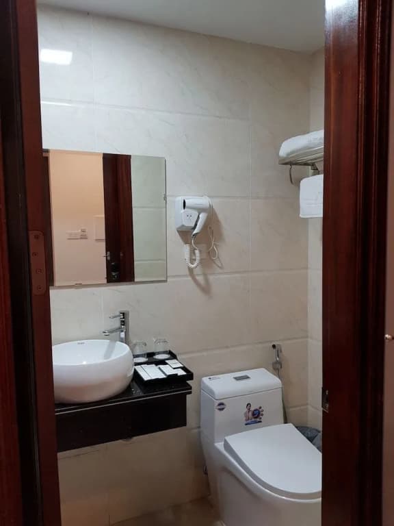 Helenhalong Hotel - photo 9