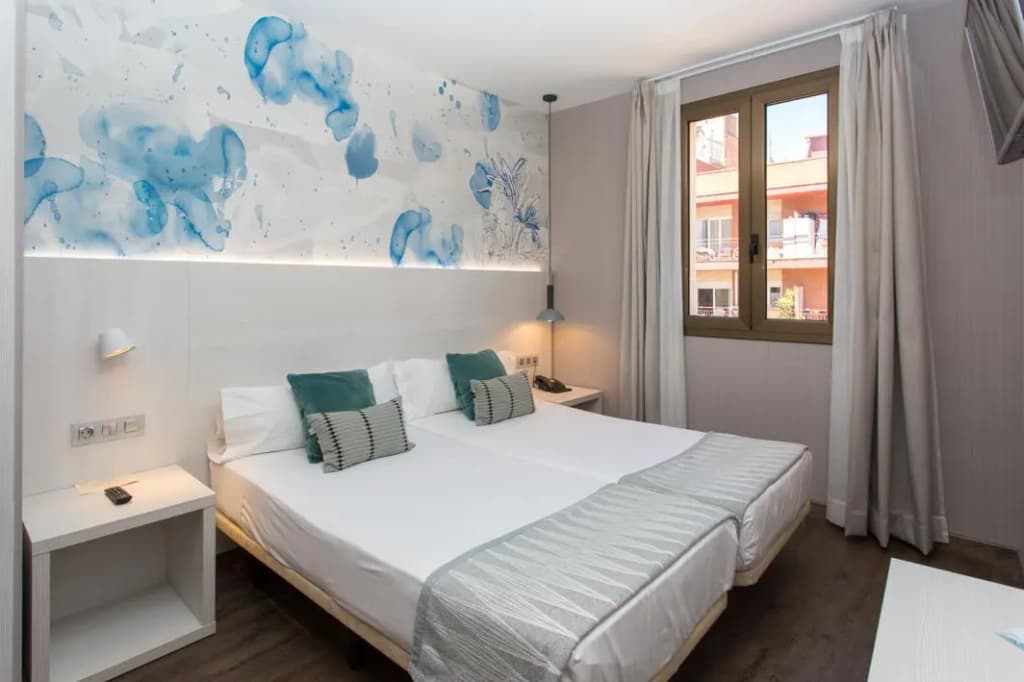 Hostal Operaramblas - photo 5