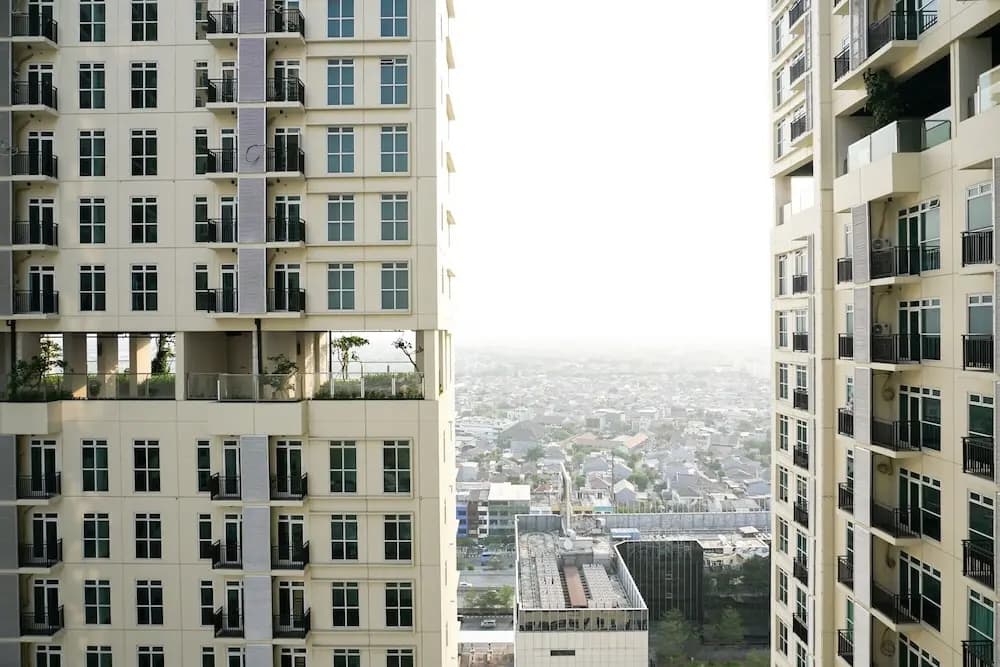 Comfy 2BR Puri Orchard Apartment - photo 12