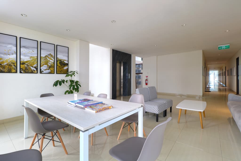 Plaza 54 Residence (Vaccinated Staff) - photo 18