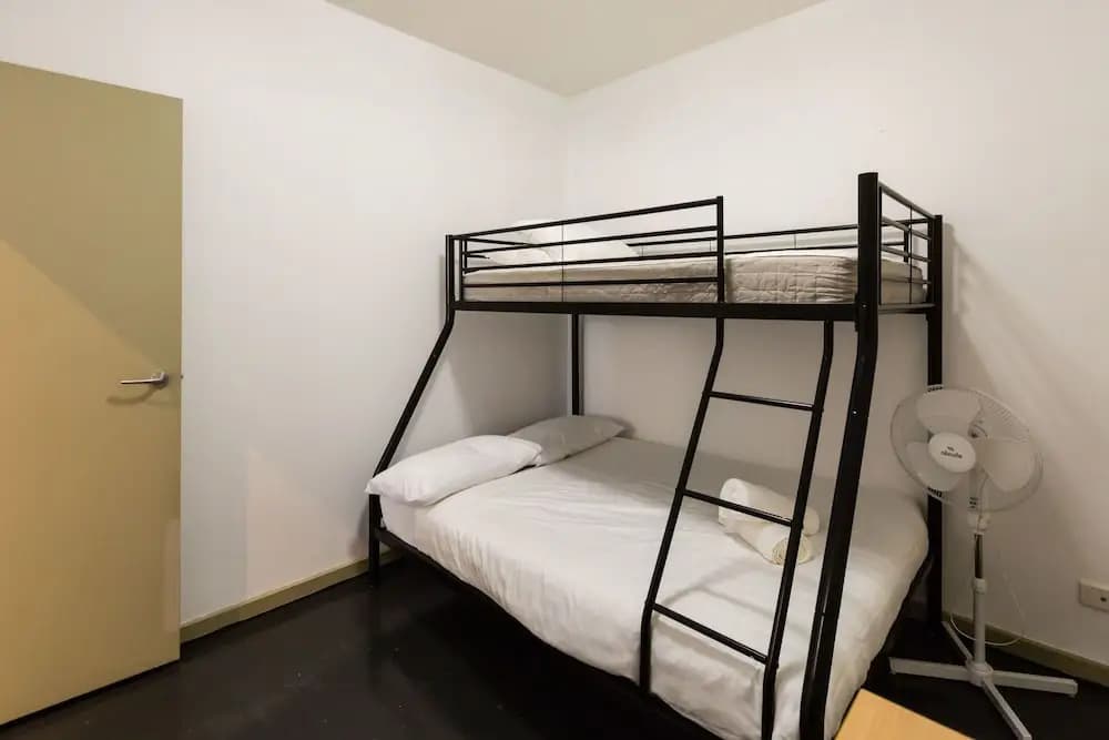 MEGAN, 2BDR Melbourne Apartment - photo 8