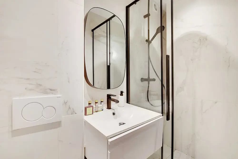 Welcoming Apartment -2br/8p- Bel-air - photo 15