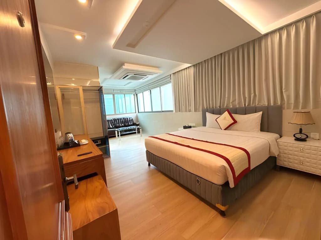 Le Saigon Hotel - photo 26