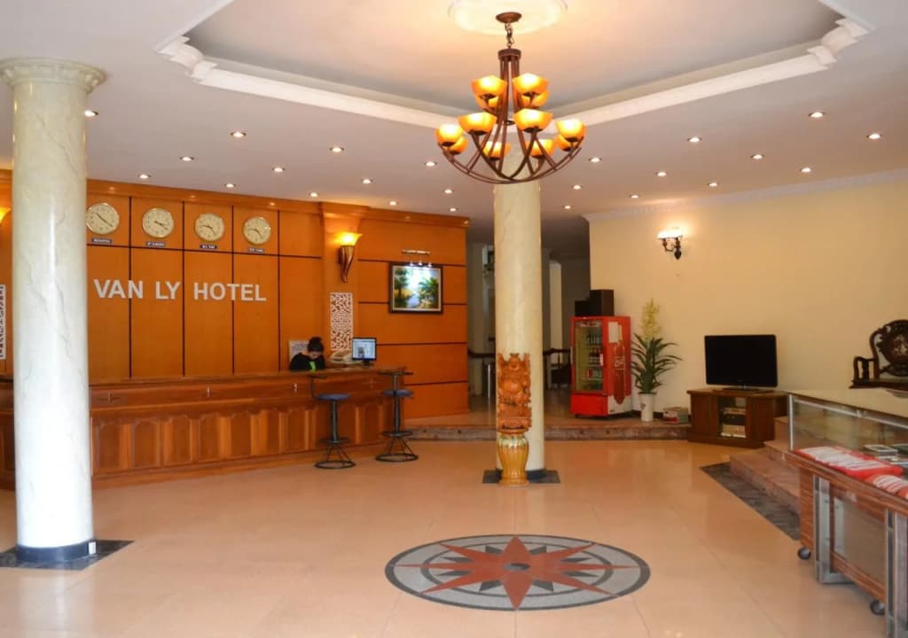 Van Ly Hotel - photo 2