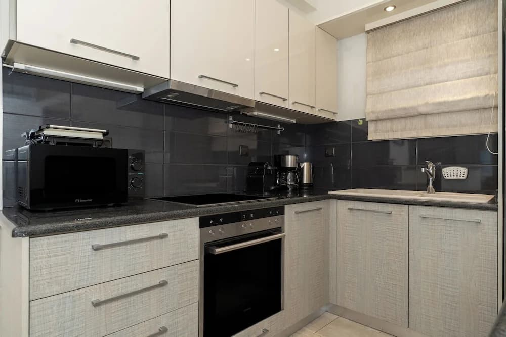 Modern Apartment in Thiseio with Balcony - photo 16
