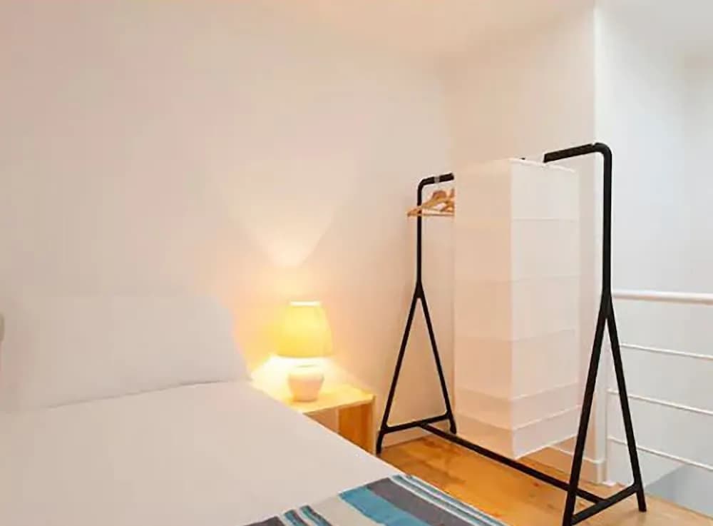 Cool Tailor Made 2 Bedroom Apartment - photo 3