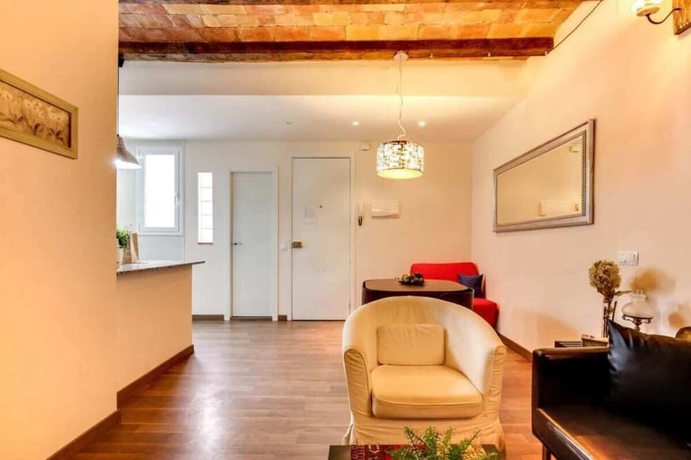 Modern 2 Bed Flat in Trendy Poble Sec - photo 14