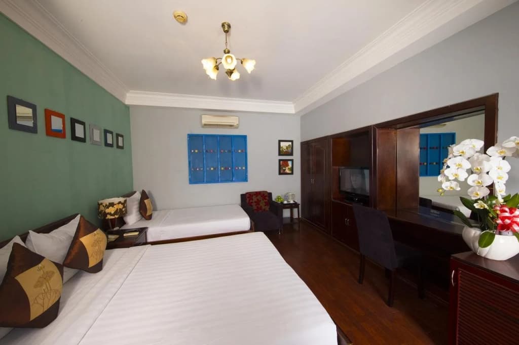 Good Vibes Central Hotel - photo 4