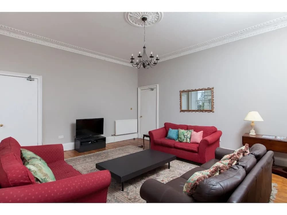 Spacious, Elegant 4BR New Town Flat For 9 - photo 4