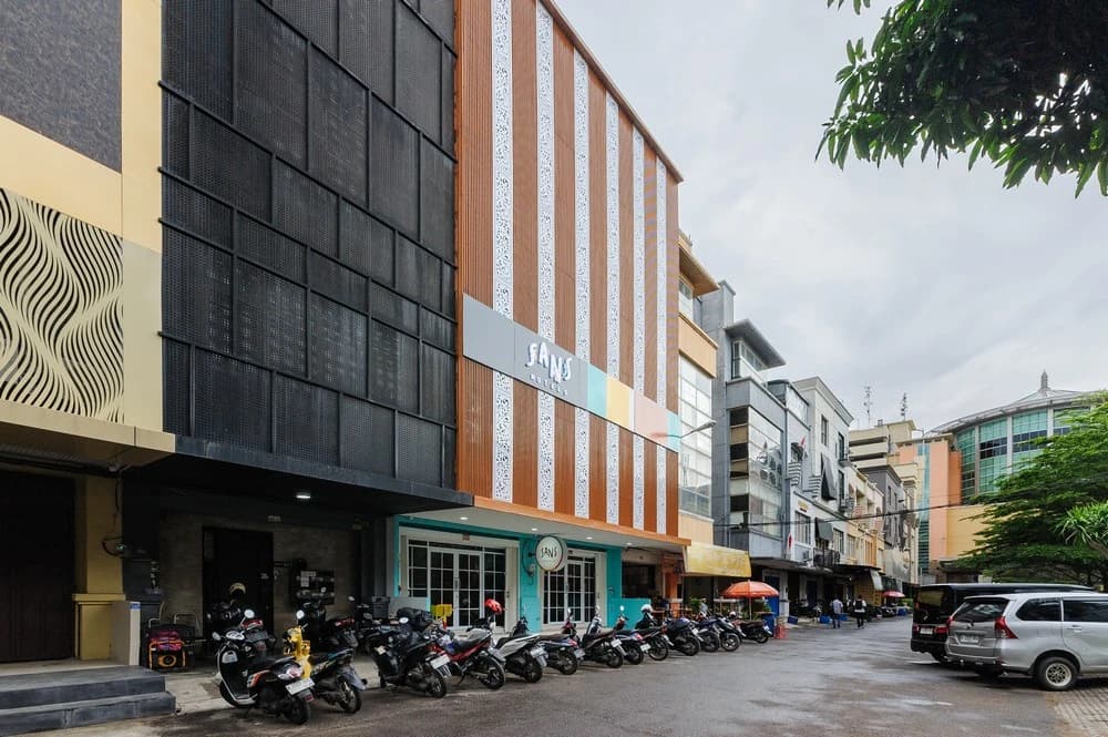 Sans Hotel Cengkareng - photo 11