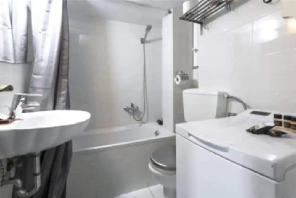 Stylish & cozy apt in Exarchia - photo 4