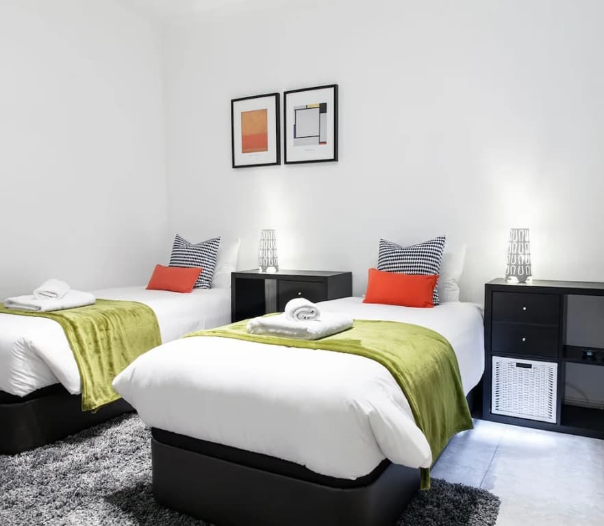 Prime Eixample Hideaway 6 Guests With Balcony by Myrentalhost - photo 1